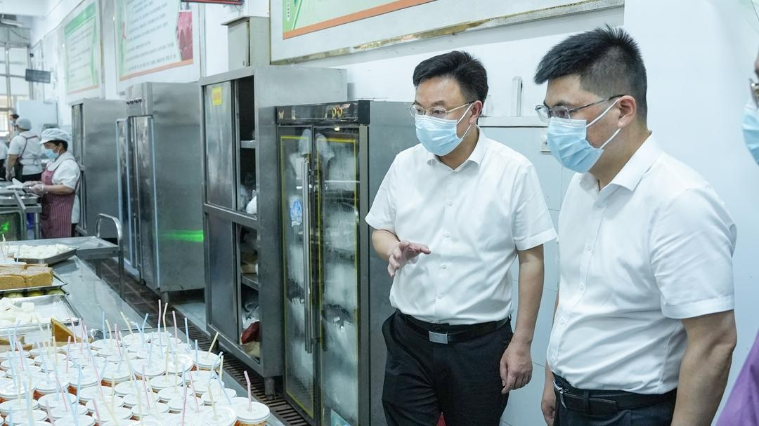 吴韬督查校园食品安全工作(图3)