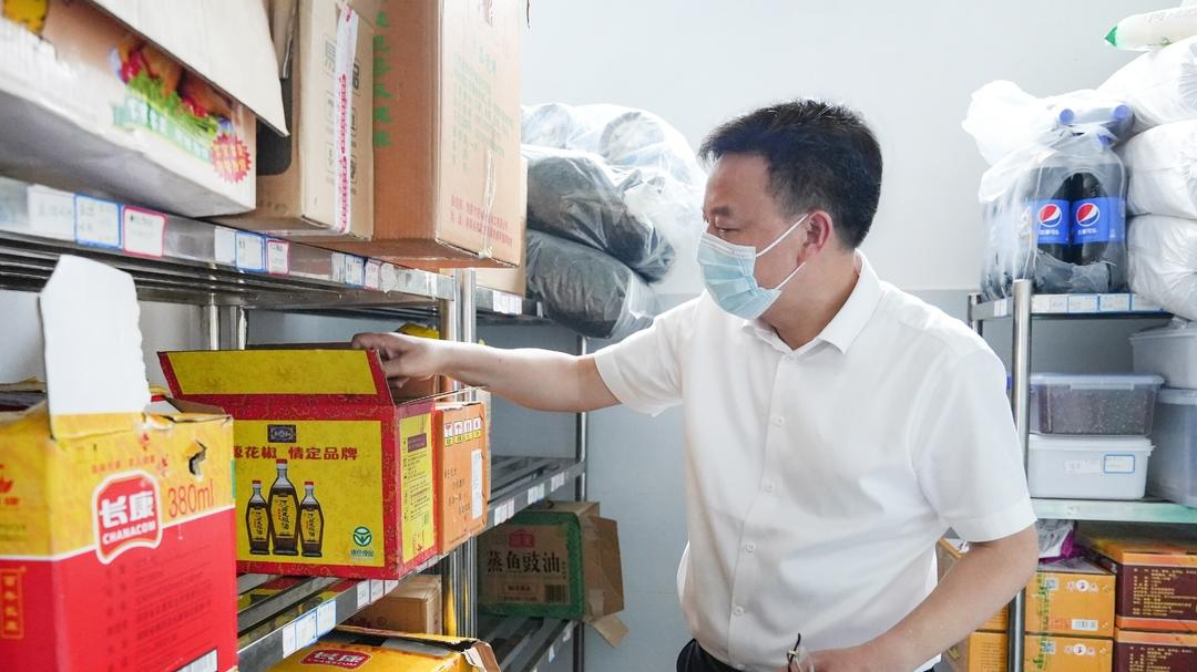 吴韬督查校园食品安全工作(图2)