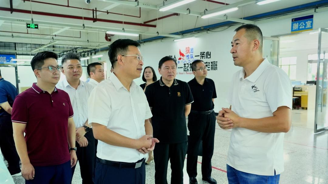 吴韬到洞口经开区开展“两重”“两新”送解优专项行动(图1)